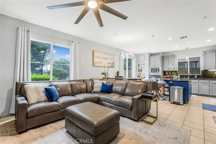 6209 Long Cove Drive, Fontana, California 92336