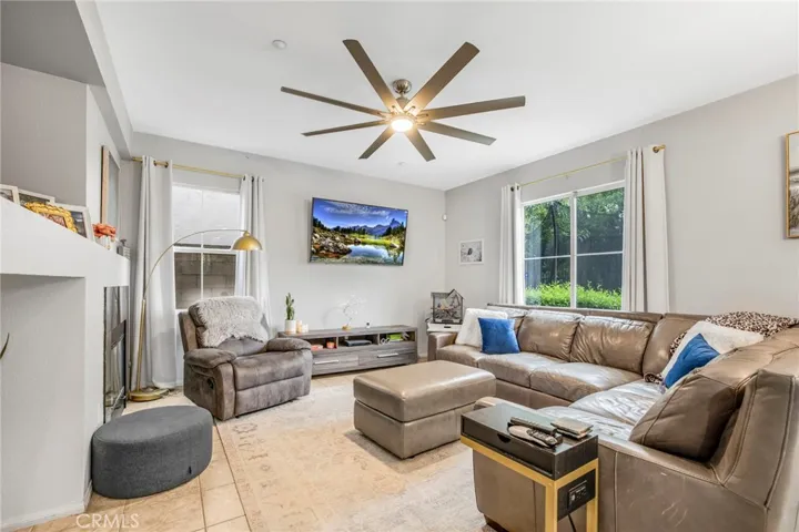 6209 Long Cove Drive, Fontana, California 92336