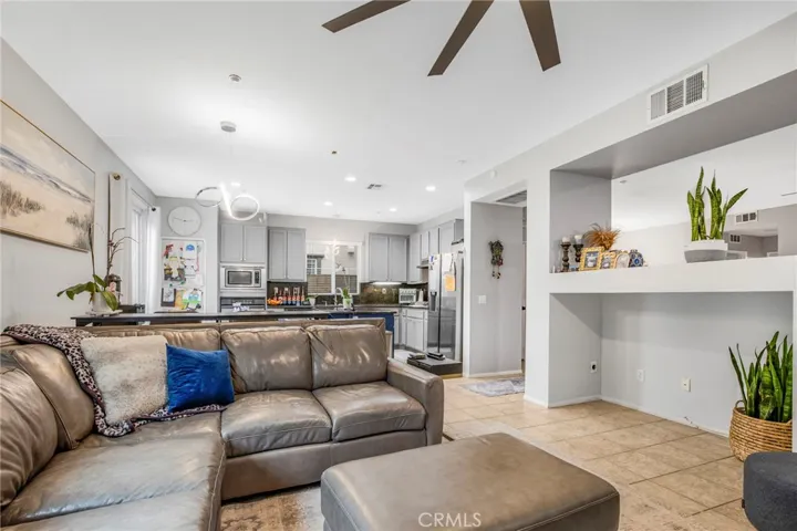 6209 Long Cove Drive, Fontana, California 92336