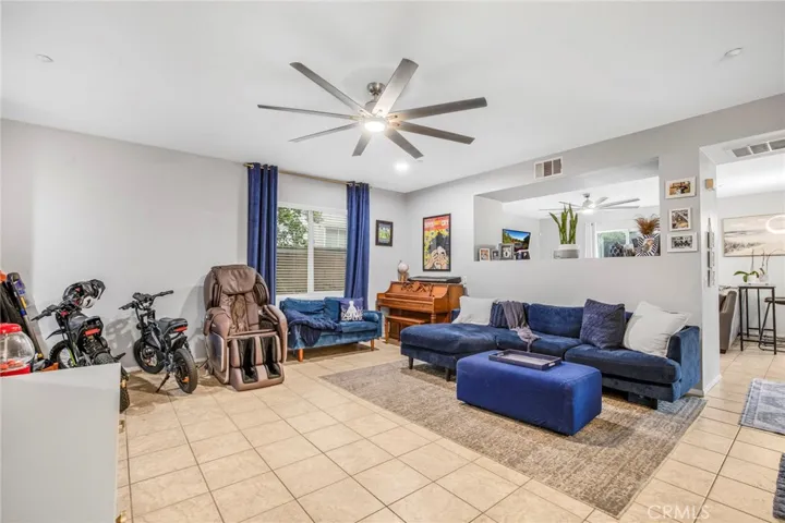 6209 Long Cove Drive, Fontana, California 92336