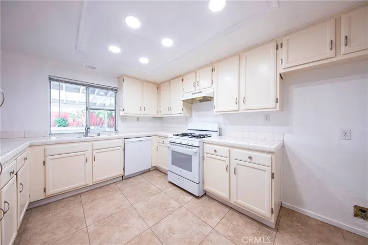 36860 Summerholly Circle, Palmdale, California 93550