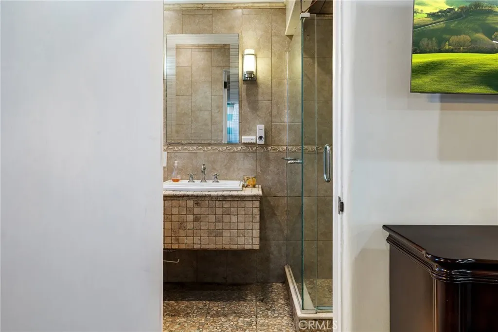 1729 W 51st Place, Los Angeles, California 90062 home-pic-31