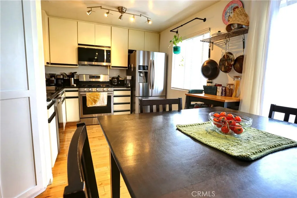 7702 Via Napoli 66, Burbank, California 91504 home-pic-10