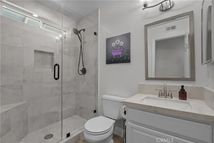 Beautifully Remodeled Hall Bath Upstairs