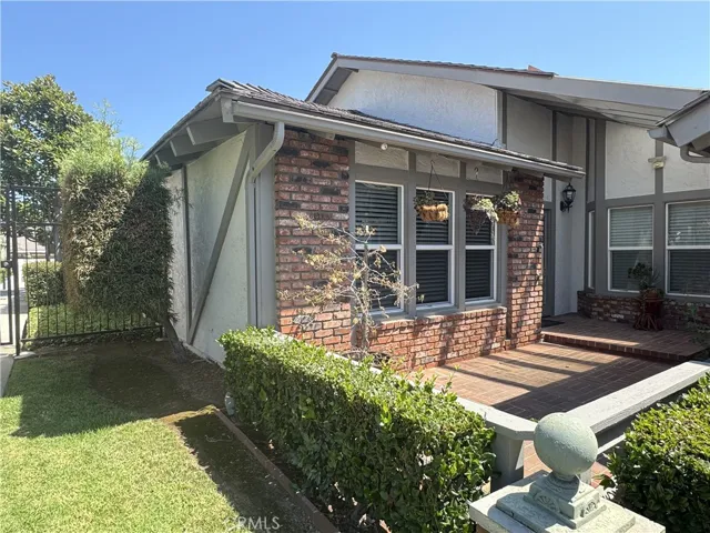 12422 Tudor Way, Tustin, California 92780