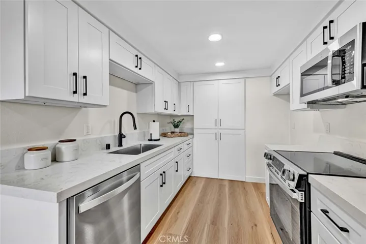 Gorgeous Remodeled Kitchen!!!