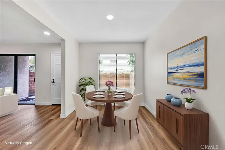 Virtually staged dining room