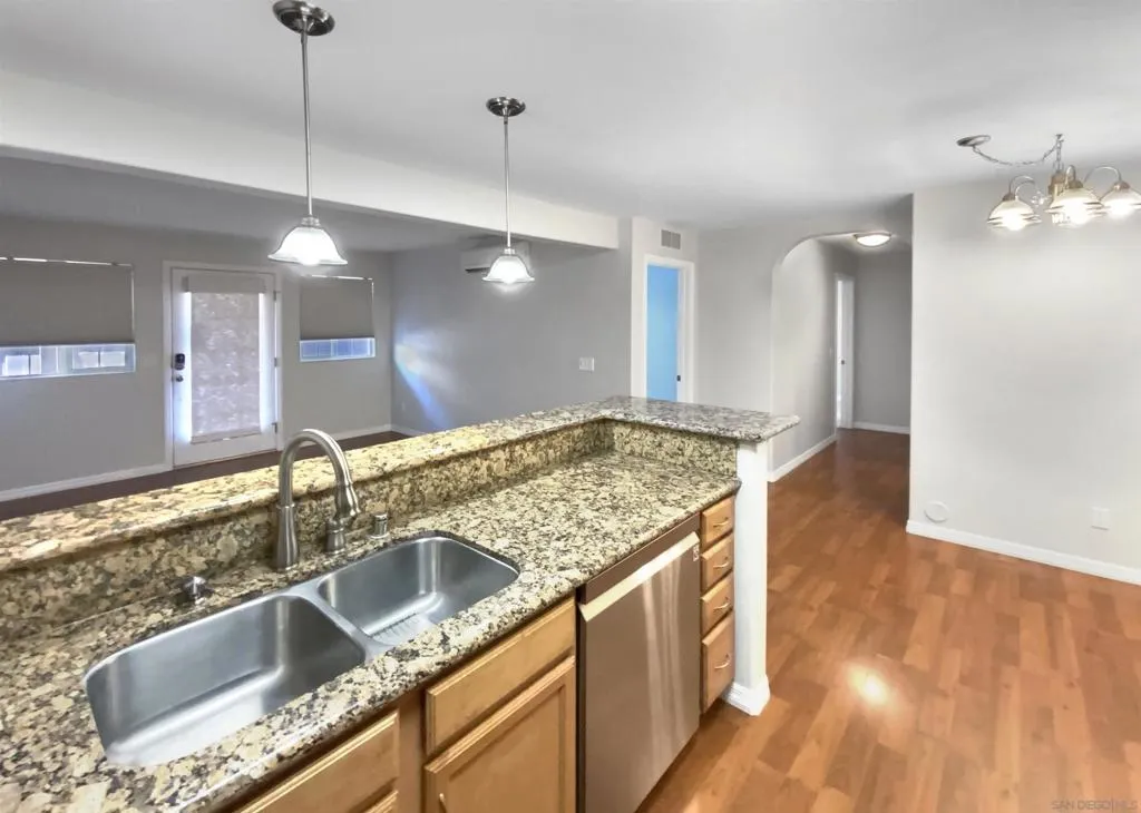 5252 Balboa Arms Dr 171, San Diego, California 92117 home-pic-18