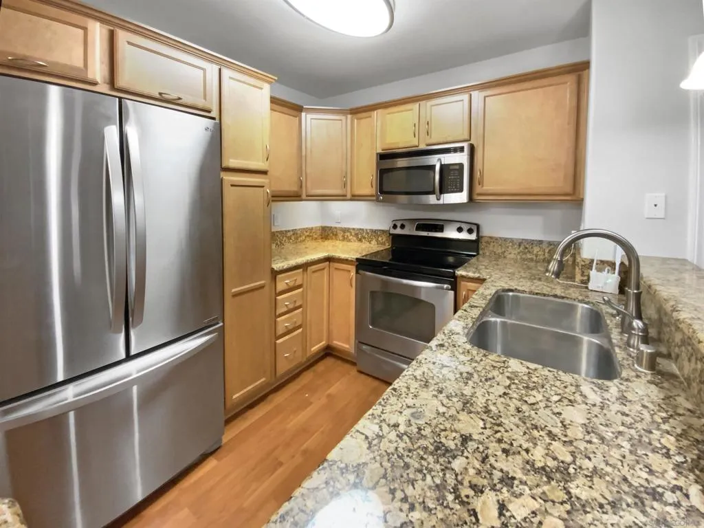 5252 Balboa Arms Dr 171, San Diego, California 92117 home-pic-11