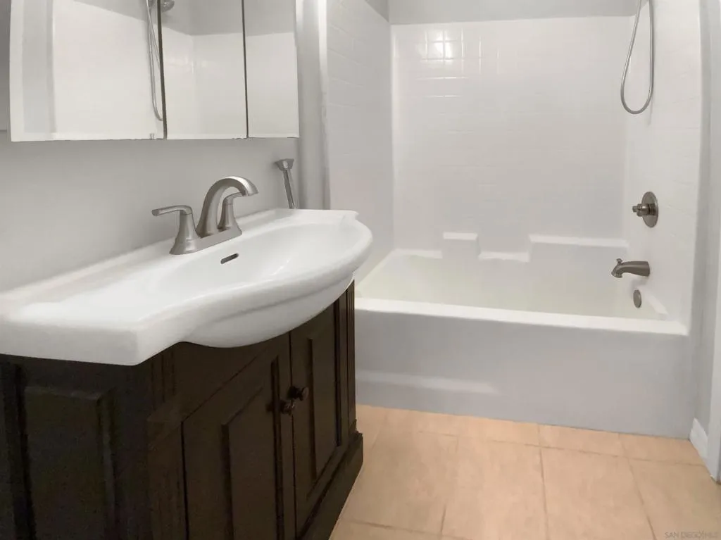 5252 Balboa Arms Dr 171, San Diego, California 92117 home-pic-15
