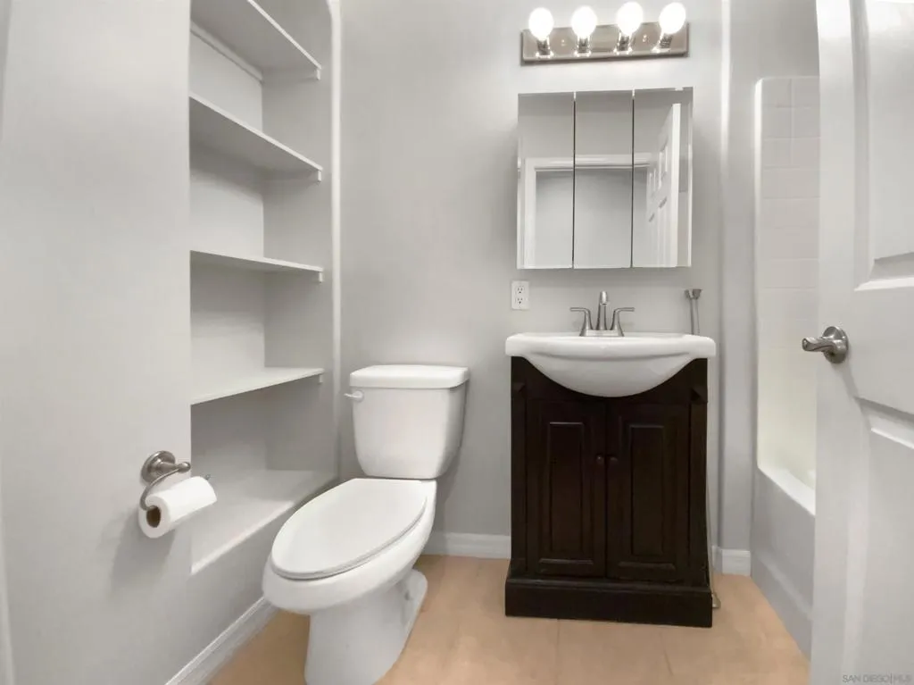 5252 Balboa Arms Dr 171, San Diego, California 92117 home-pic-13