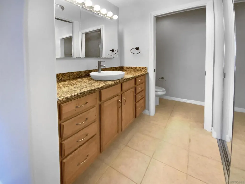 5252 Balboa Arms Dr 171, San Diego, California 92117 home-pic-17