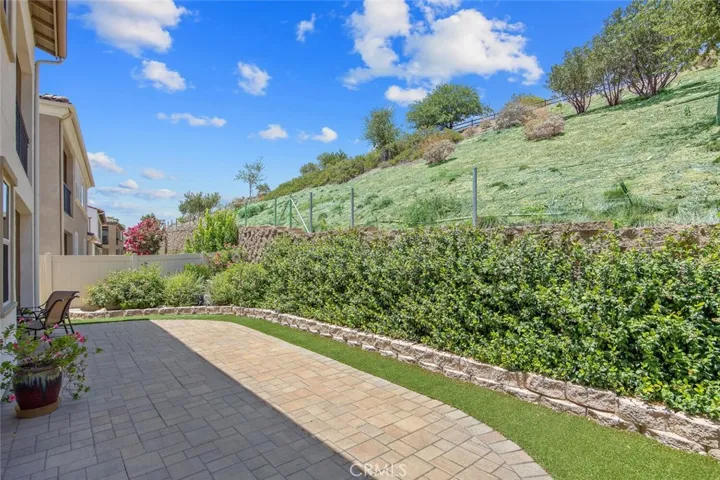 20533 Martingale Place, Saugus, California 91350