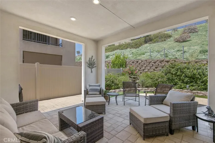 20533 Martingale Place, Saugus, California 91350