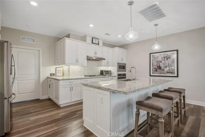 20533 Martingale Place, Saugus, California 91350