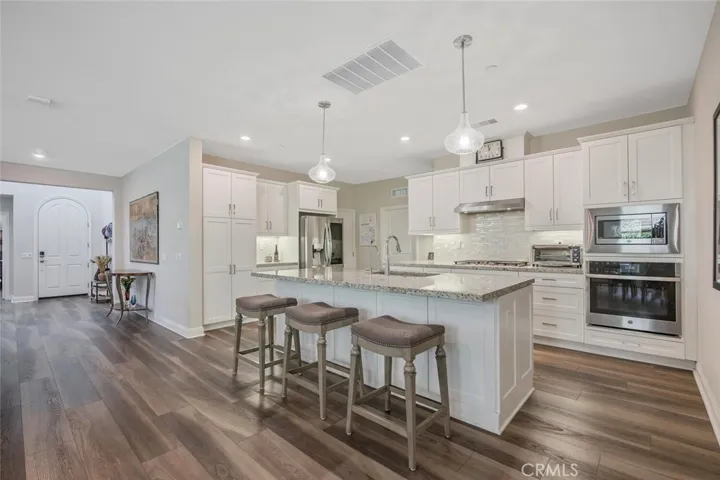 20533 Martingale Place, Saugus, California 91350