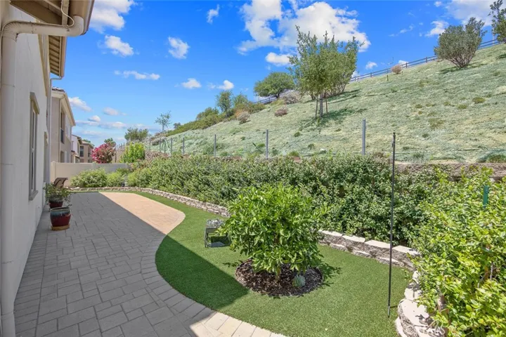 20533 Martingale Place, Saugus, California 91350