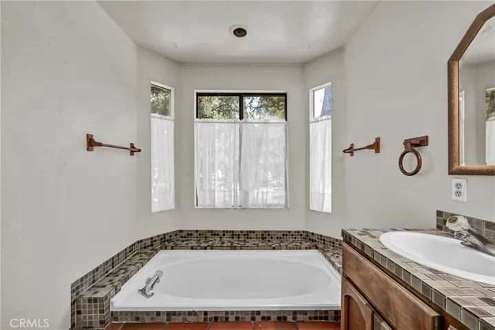 2110 Diane Way, Lakeport, California 95453