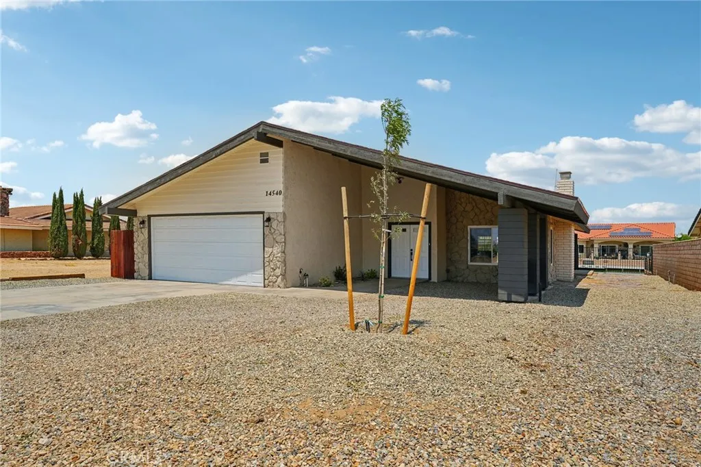 14540 Lighthouse Lane, Helendale, California 92342 home-pic-2