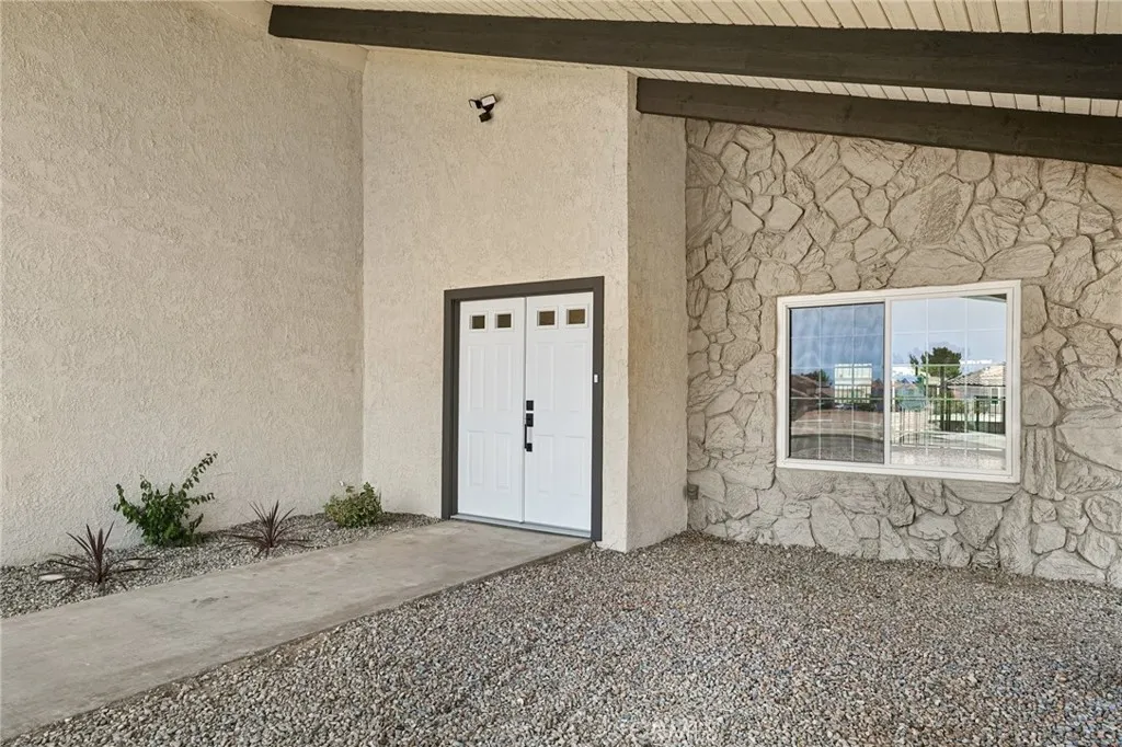 14540 Lighthouse Lane, Helendale, California 92342 home-pic-3