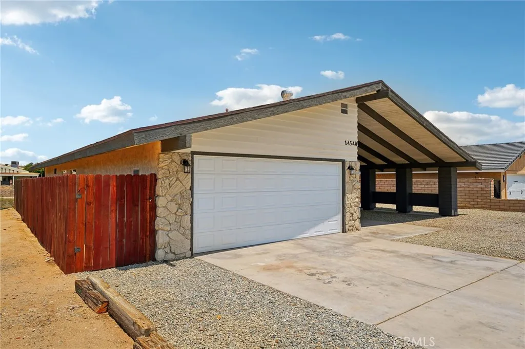 14540 Lighthouse Lane, Helendale, California 92342 home-pic-1