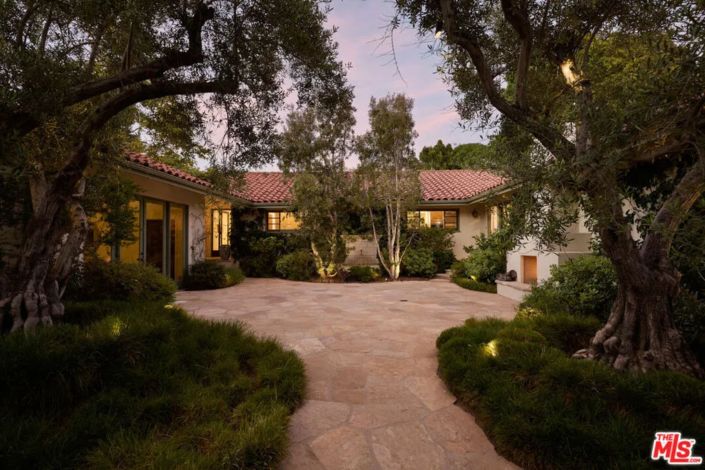 1296 Capri Drive, Pacific Palisades, California 90272, 5 Bedrooms Bedrooms, ,5 BathroomsBathrooms,Residential,For Sale,Capri,25543889