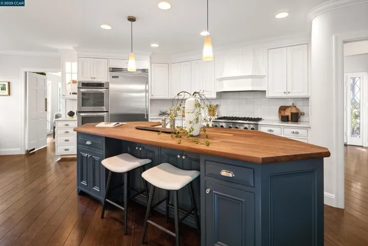 9 El Sueno, Orinda, California 94563