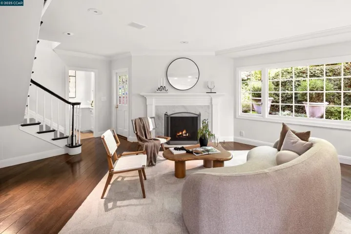 9 El Sueno, Orinda, California 94563