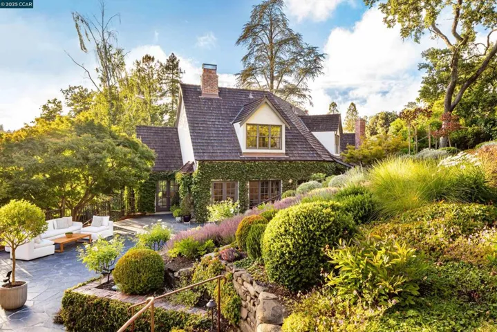 9 El Sueno, Orinda, California 94563