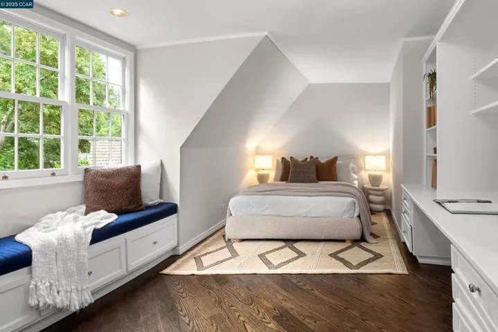 9 El Sueno, Orinda, California 94563