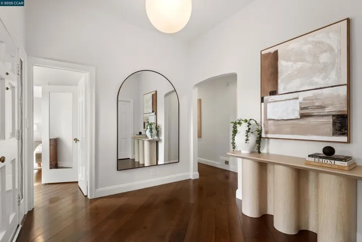 9 El Sueno, Orinda, California 94563