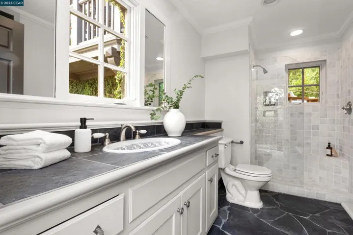 9 El Sueno, Orinda, California 94563