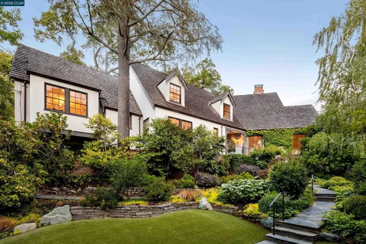 9 El Sueno, Orinda, California 94563