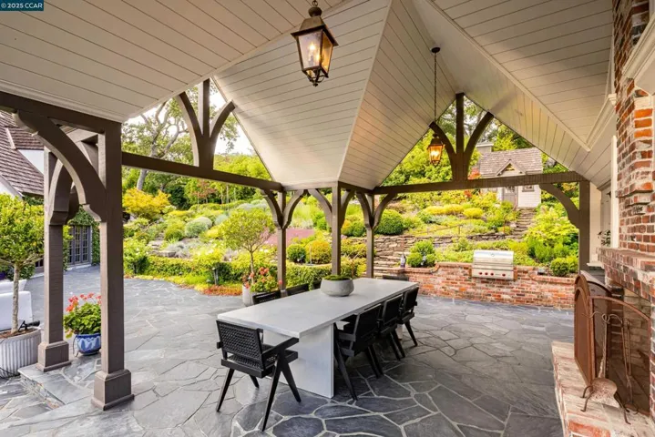 9 El Sueno, Orinda, California 94563