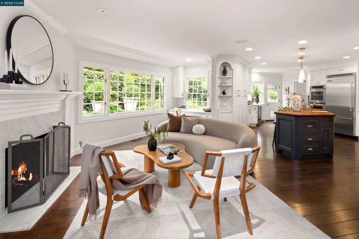 9 El Sueno, Orinda, California 94563