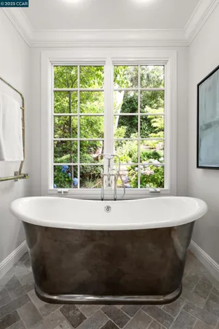 9 El Sueno, Orinda, California 94563