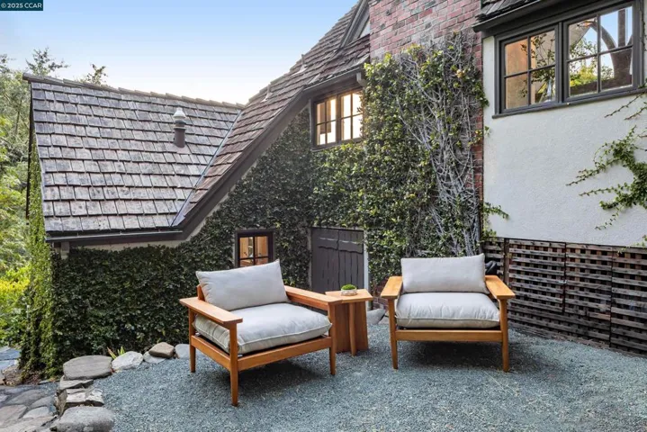 9 El Sueno, Orinda, California 94563