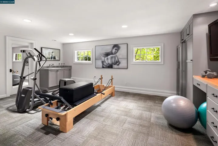 9 El Sueno, Orinda, California 94563