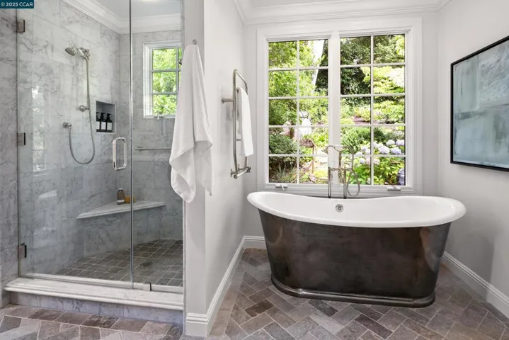 9 El Sueno, Orinda, California 94563