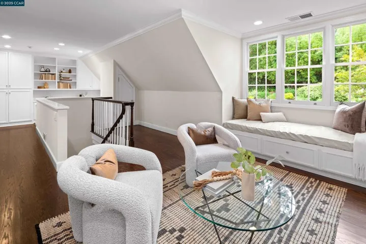 9 El Sueno, Orinda, California 94563