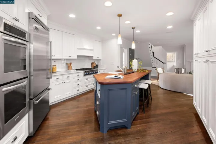 9 El Sueno, Orinda, California 94563