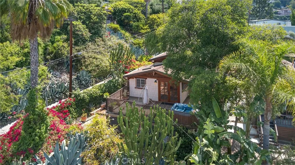 3950 De Longpre Avenue, Los Angeles, California 90027 home-pic-55