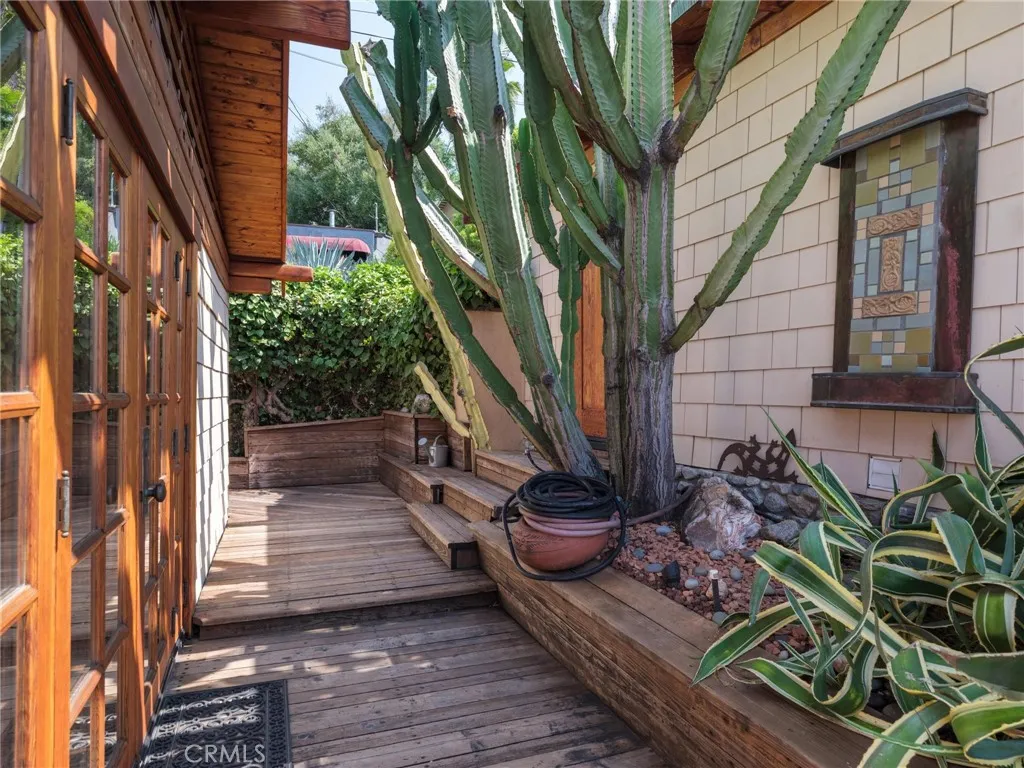 3950 De Longpre Avenue, Los Angeles, California 90027 home-pic-45