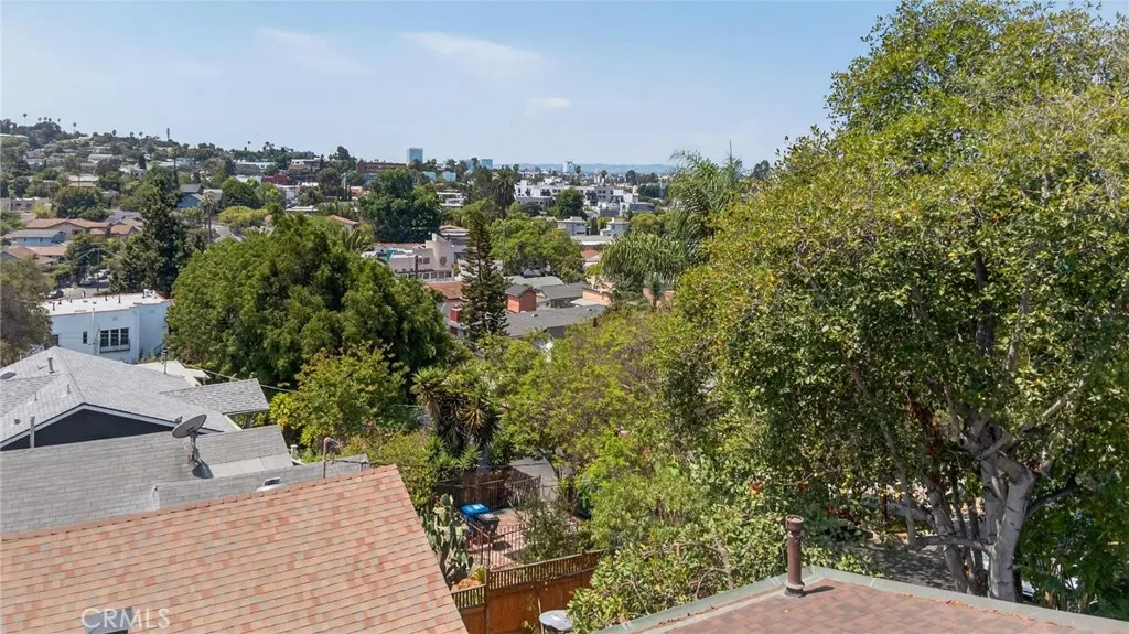3950 De Longpre Avenue, Los Angeles, California 90027 home-pic-63