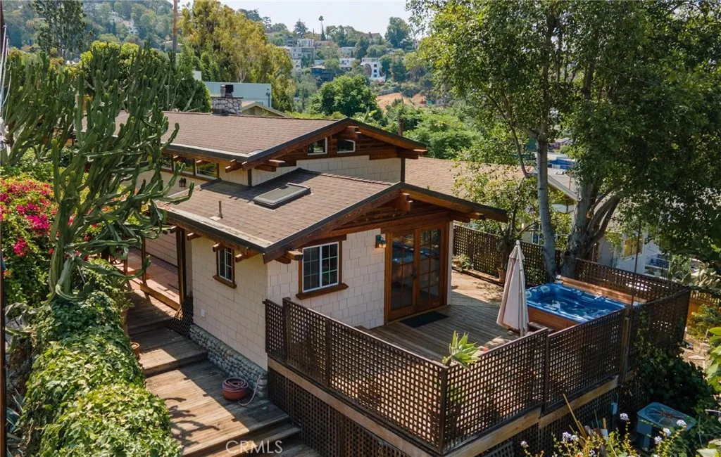 3950 De Longpre Avenue, Los Angeles, California 90027 home-pic-0