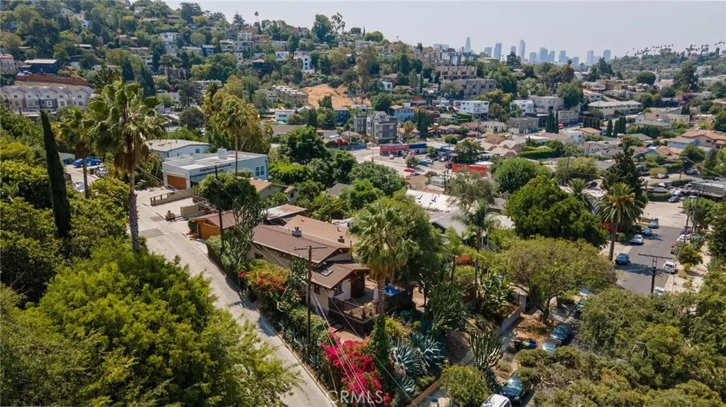 3950 De Longpre Avenue, Los Angeles, California 90027 home-pic-56