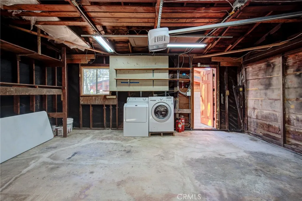 3950 De Longpre Avenue, Los Angeles, California 90027 home-pic-51