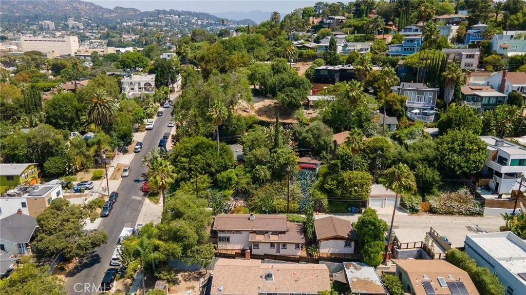 3950 De Longpre Avenue, Los Angeles, California 90027 home-pic-61