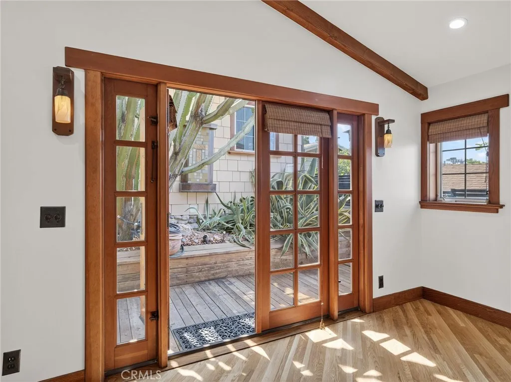 3950 De Longpre Avenue, Los Angeles, California 90027 home-pic-33
