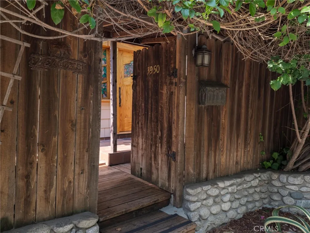 3950 De Longpre Avenue, Los Angeles, California 90027 home-pic-3